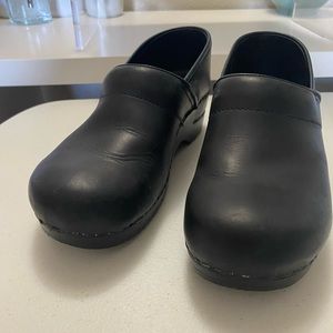 size 40 dansko clog